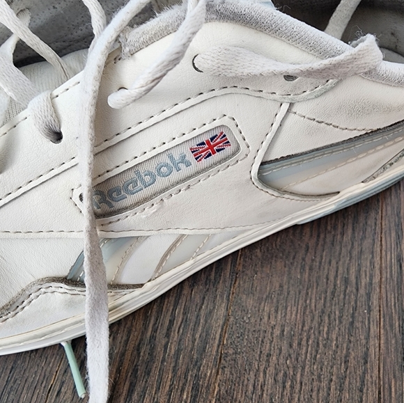 Reebok size 9 - Picture 2 of 3